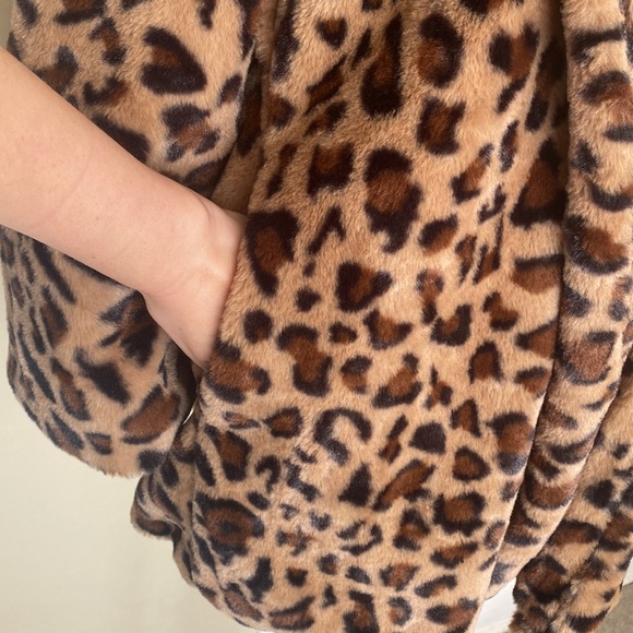 Love Tree Faux Fur Leopard Jacket - Picture 4 of 10